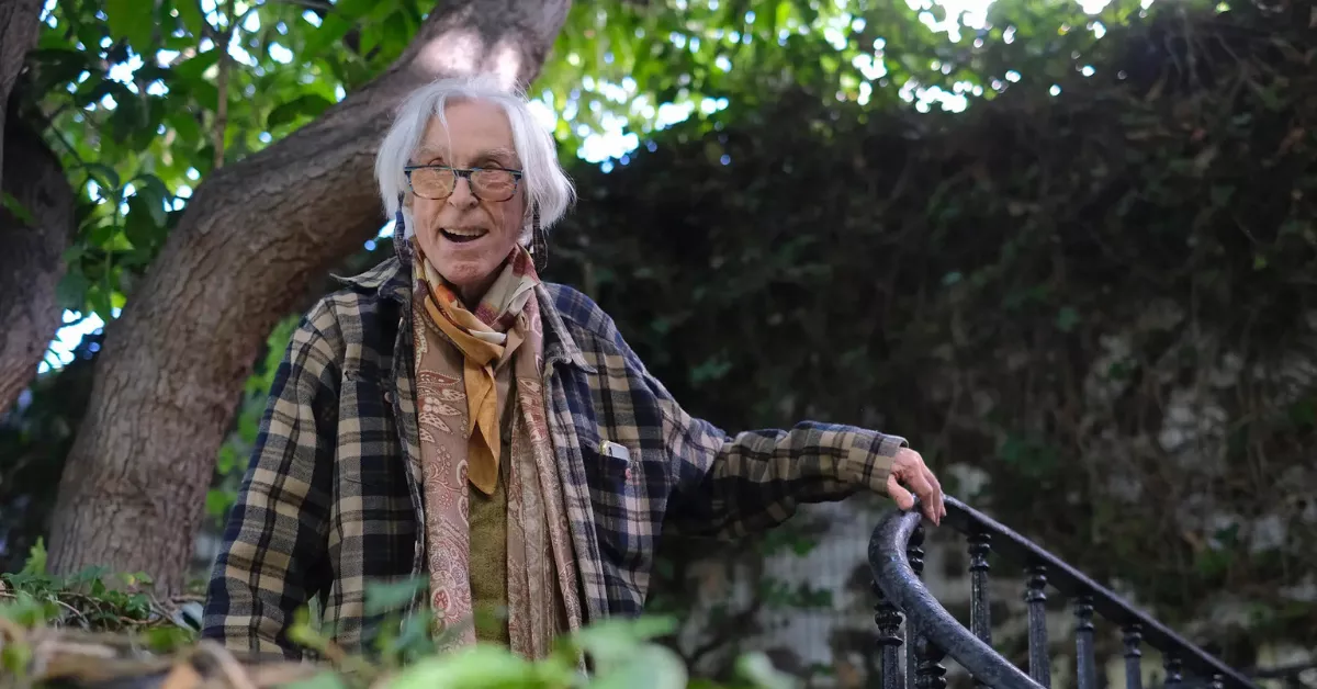 El artista Pepe Dámaso tomada en diciembre de 2023 en la fiesta por su 90 cumpleaños, celebrada en Agaete (Gran Canaria), su pueblo natal. EFE/Ángel Medina G.