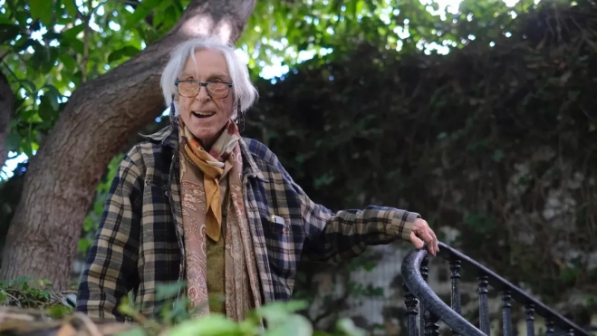 El artista Pepe Dámaso tomada en diciembre de 2023 en la fiesta por su 90 cumpleaños, celebrada en Agaete (Gran Canaria), su pueblo natal. EFE/Ángel Medina G.