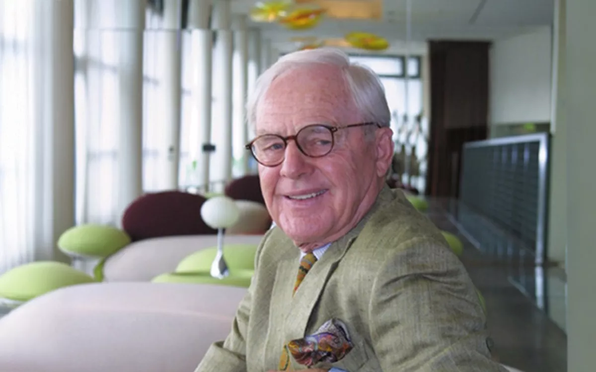 Theo Gerlach, propietario del Grand Hotel Residencia, reconocido como Leyenda Turística en los Premios Tourinews 2024. / AH