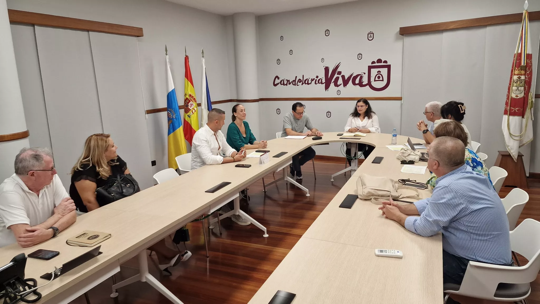Reunión entre la Asociación de Vecinos Puntalarga y el Ayuntamiento de Candelaria, con la alcaldesa Mari Brito a la cabeza / AAVV. PUNTALARGA Reunión entre la Asociación de Vecinos Puntalarga y el Ayuntamiento de Candelaria, con la alcaldesa Mari Brito a la cabeza / AAVV. PUNTALARGA