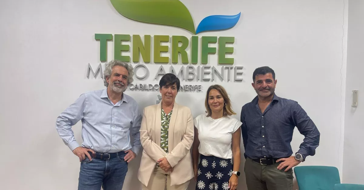 De izquierda a derecha,  Joan Rodríguez de la Sierra (AOENTE), Blanca Pérez (consejera de Medio Ambiente de Tenerife), Silvia Cervino (TUI) y Santiago Sierra (Sierra y González/ Island Tours)./ CEDIDA