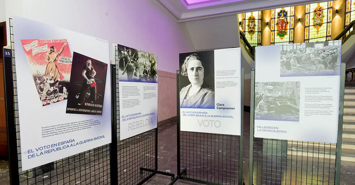 Carteles de la exposición Momentos del Feminismo, donde estaba presente el cartel con mensajes tránsfobos. / ULL