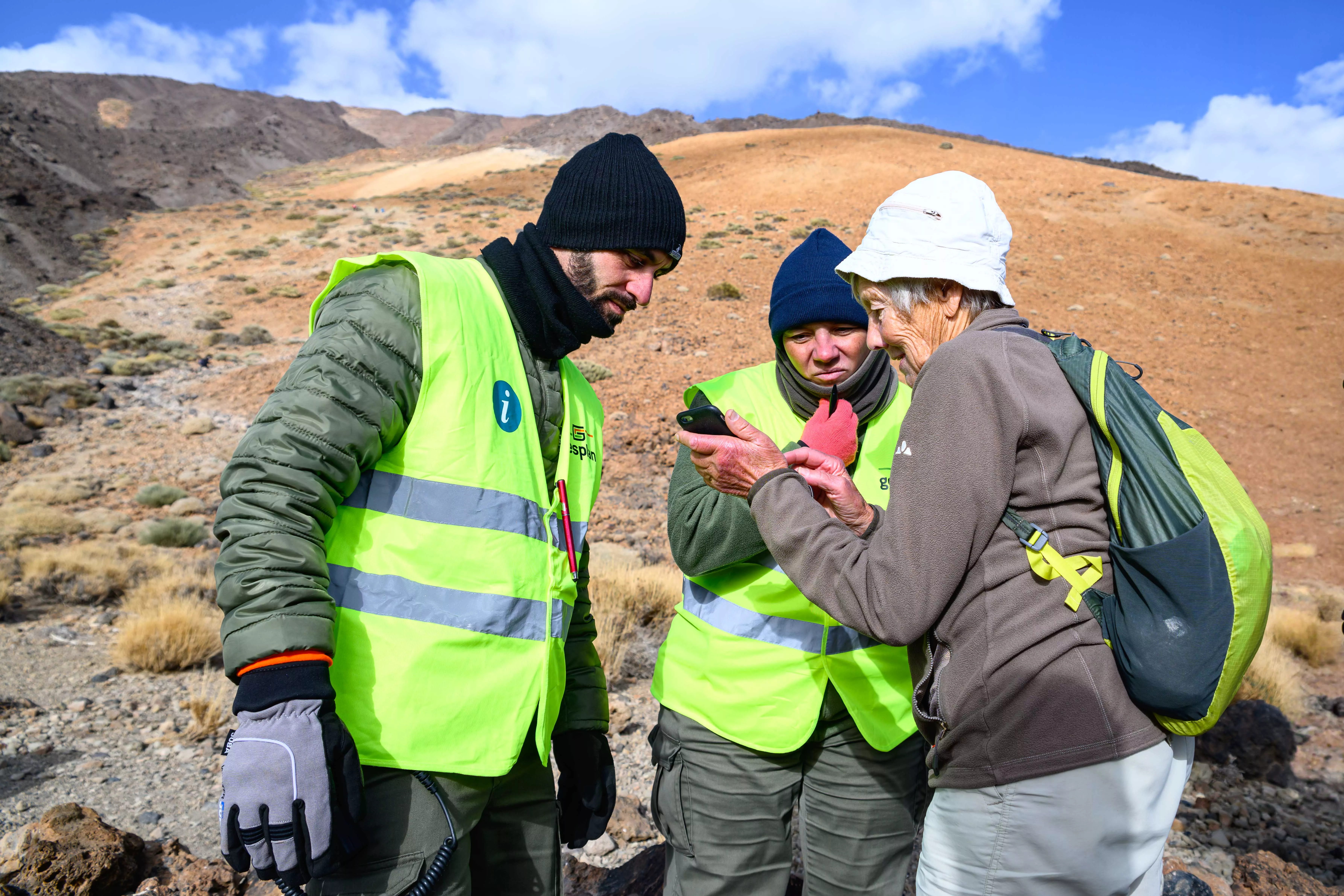 Controles en los accesos a los senderos del Teide. / CABILDO DE TENERIFE 