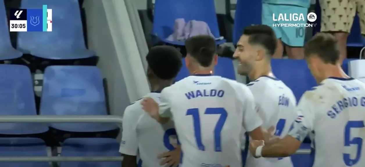 Los jugadores del Tenerife celebran el gol de Diarra./ Los jugadores del Tenerife celebran el gol de Diarra./