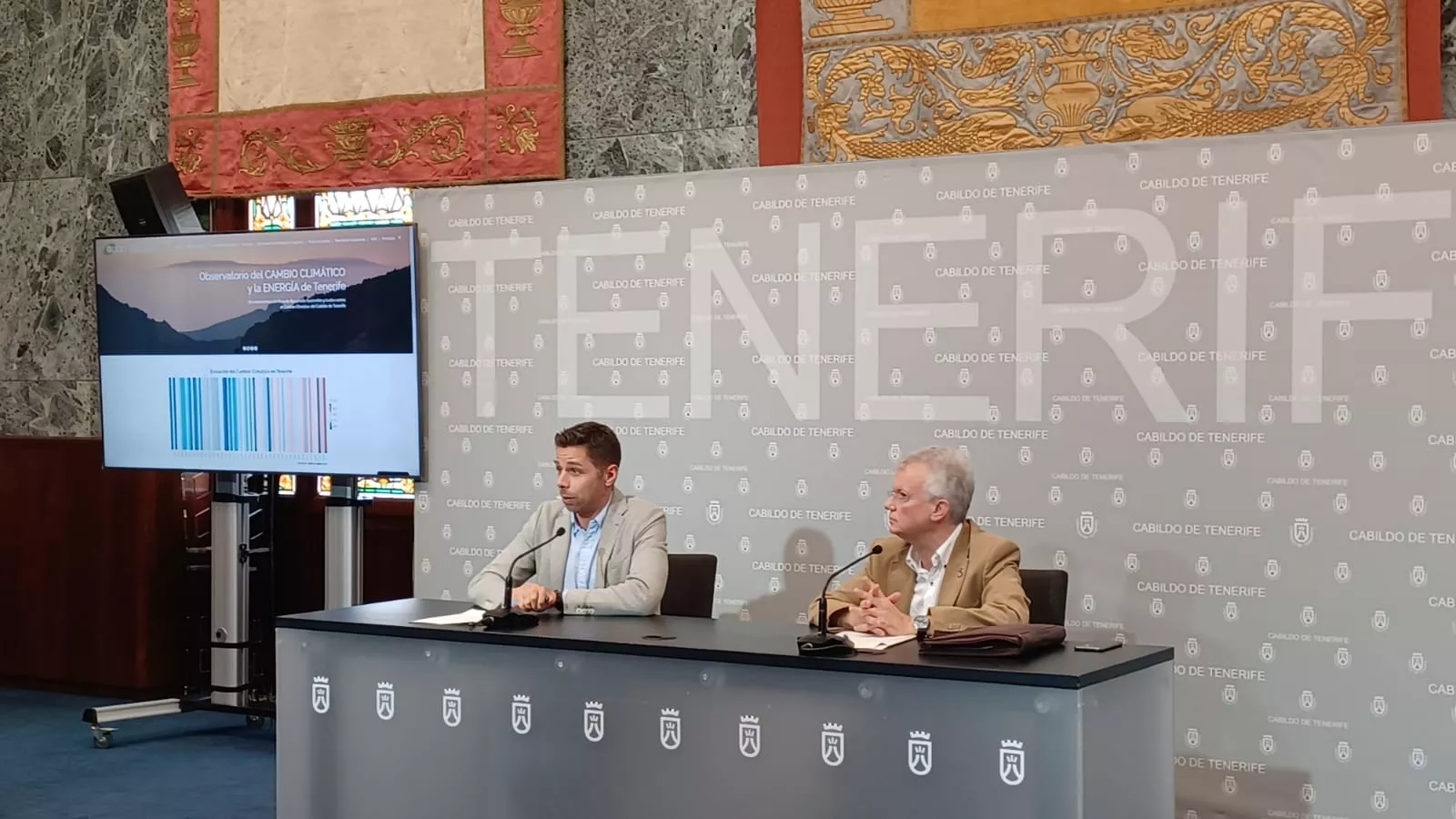 El socialista Javier Rodríguez Medina (i) durante la presentación del observatorio. / CEDIDA