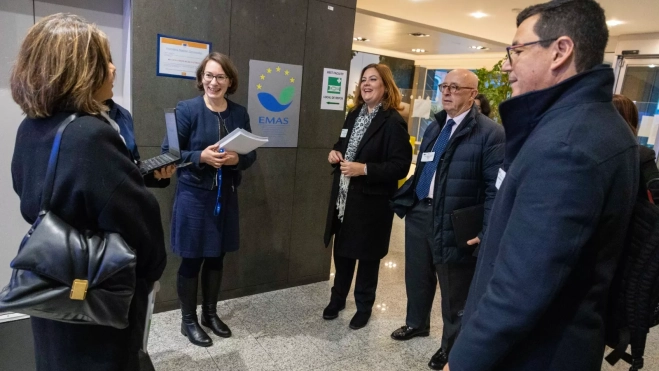 Beatriz Calzada, Pedro Suárez y Pablo Rodríguez, en una de las reuniones que la comitiva canaria tuvo este martes en Bruselas. / AH Beatriz Calzada, Pedro Suárez y Pablo Rodríguez, en una de las reuniones que la comitiva canaria tuvo este martes en Bruselas. / AH
