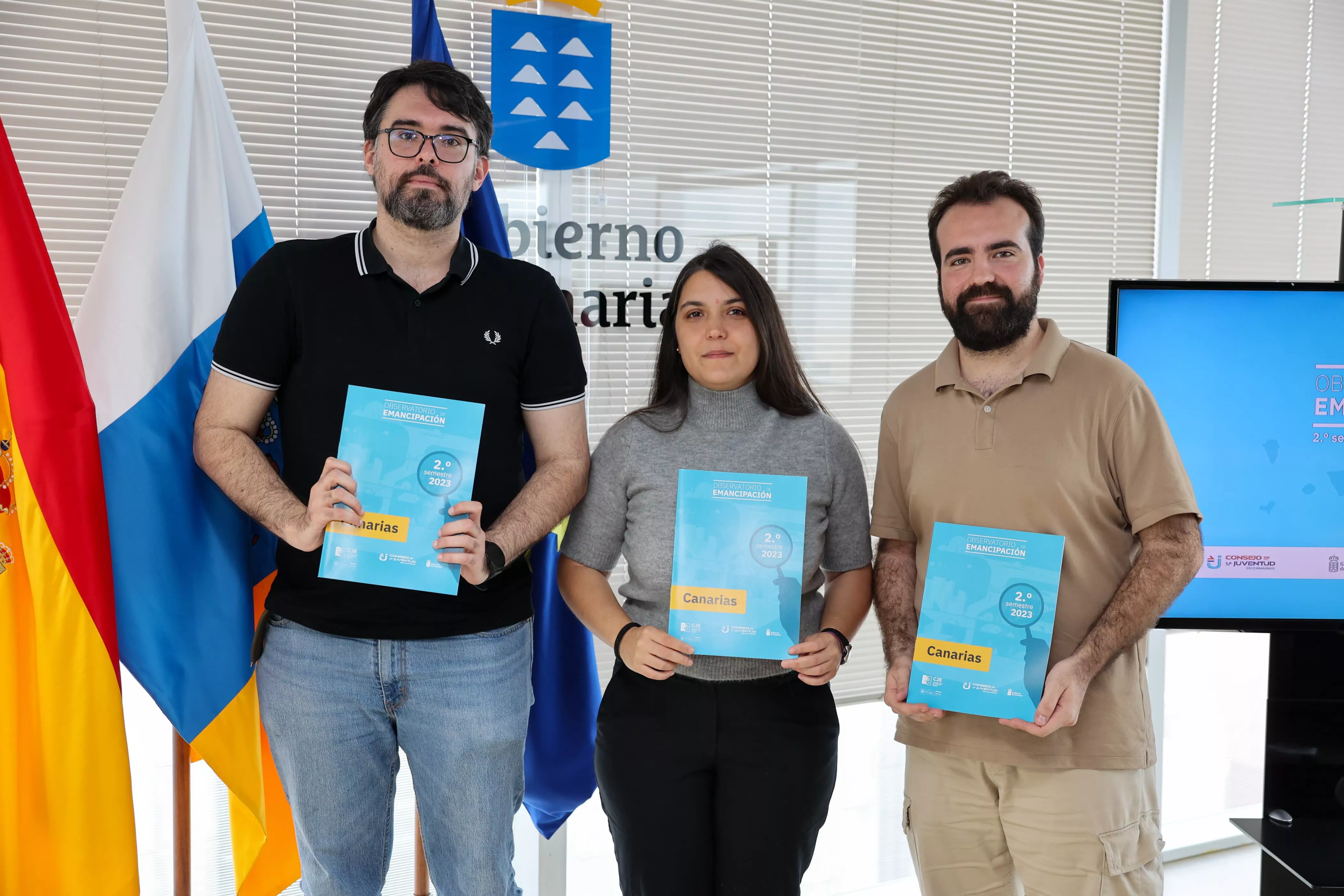 La presidenta del Consejo de la Juventud de Canarias, Brenda Rivero; el responsable de Socioeconómica del Consejo de la Juventud de España, Javier Muñoz; y el técnico de investigación del Consejo de la Juventud de España, Rubén Díaz./ CEDIDA