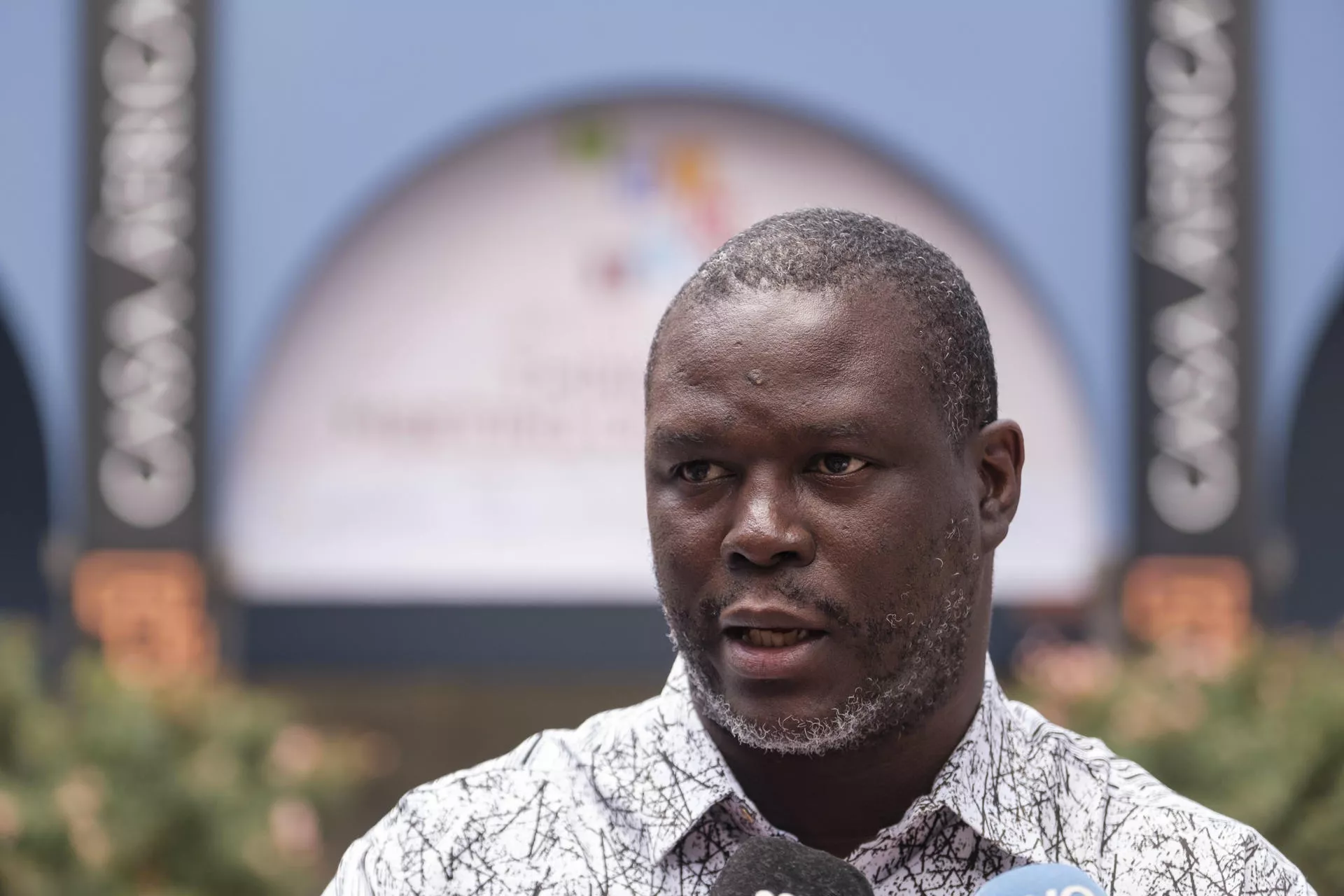 Souleymane Aliou Diallo, en representación de la ONG Otra África, tras su intervención en Casa África./ EFE