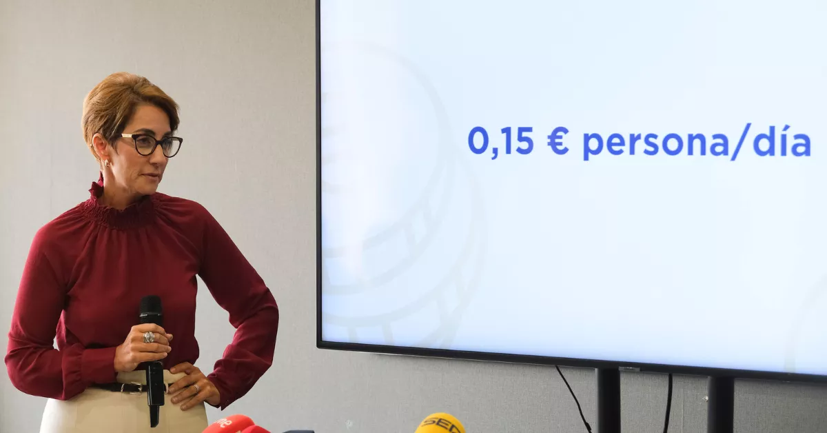 En la imagen, Onalia Bueno explicando la tasa turística / EFE - ÁNGEL MEDINA G.