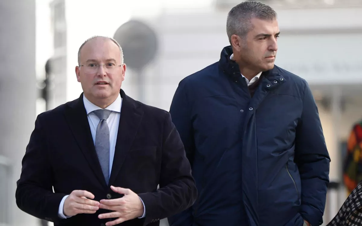 Miguel Tellado y Manuel Domínguez, del PP, antes de la reunión con Gobierno, Canarias y Ceuta. / SERGIO PÉREZ-EFE