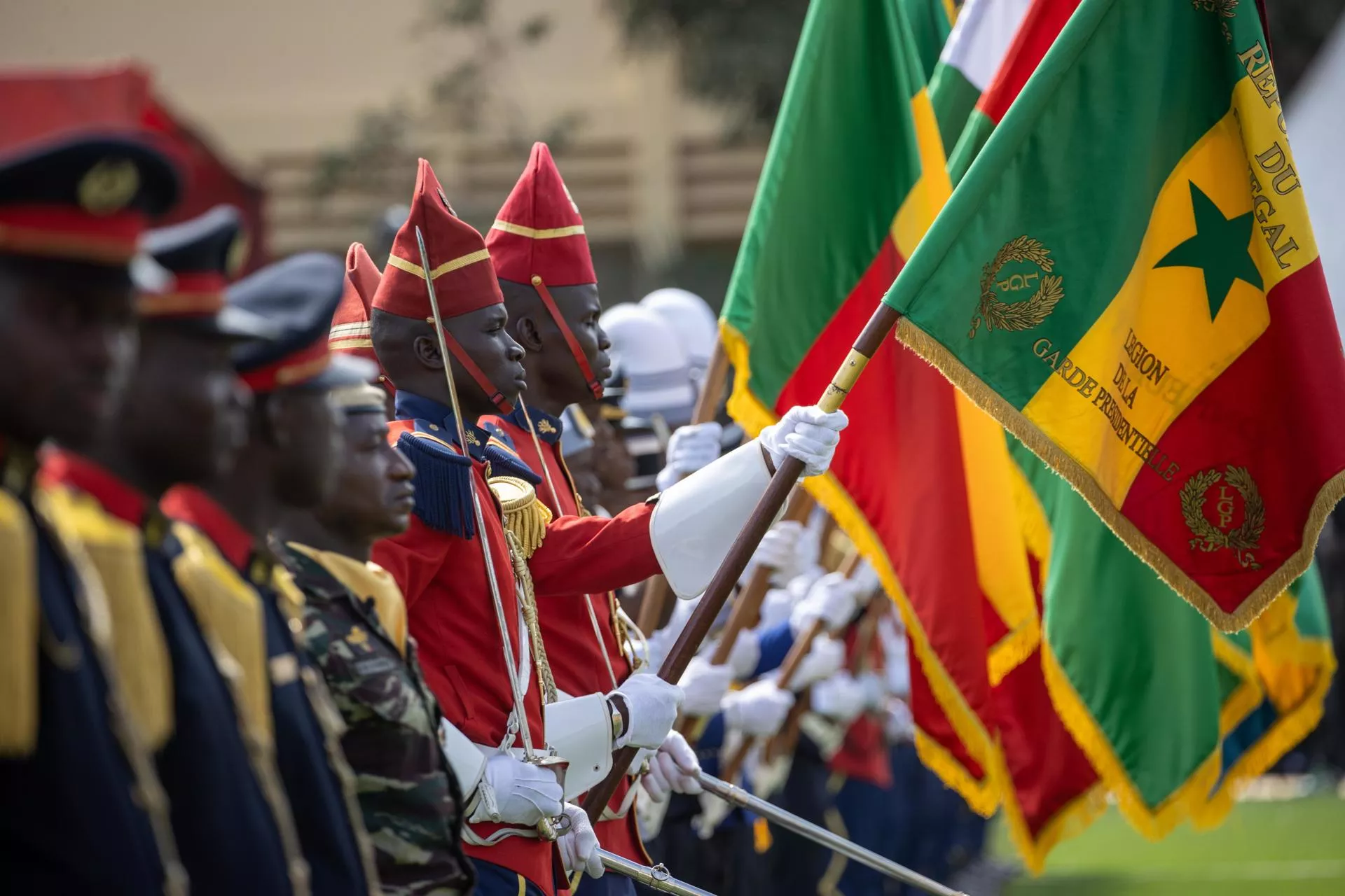 El Sahel en disputa: la salida de Francia, el avance de Rusia y el impacto para Canarias. Tropas senegalesas conmemoran el 80 aniversario de la matanza de Thiaroye. / EFE