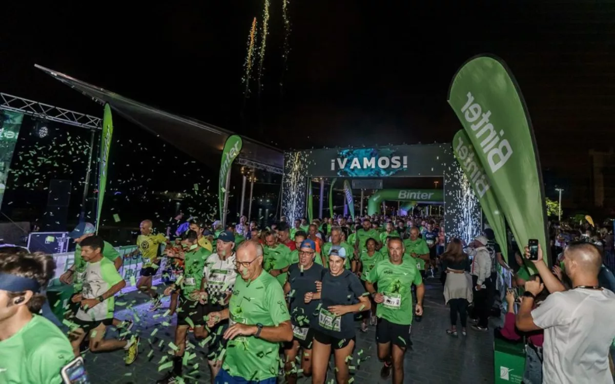 La organización de eventos deportivos, un negocio no tan lucrativo. En la imagen, salida de una edición de la Binter NightRun de Las Palmas de Gran Canaria. / AH