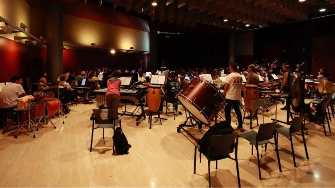 Los 230 músicos de la Orquesta Comunitaria de Gran Canaria en pleno ensayo. / ATLÁNTICO HOY