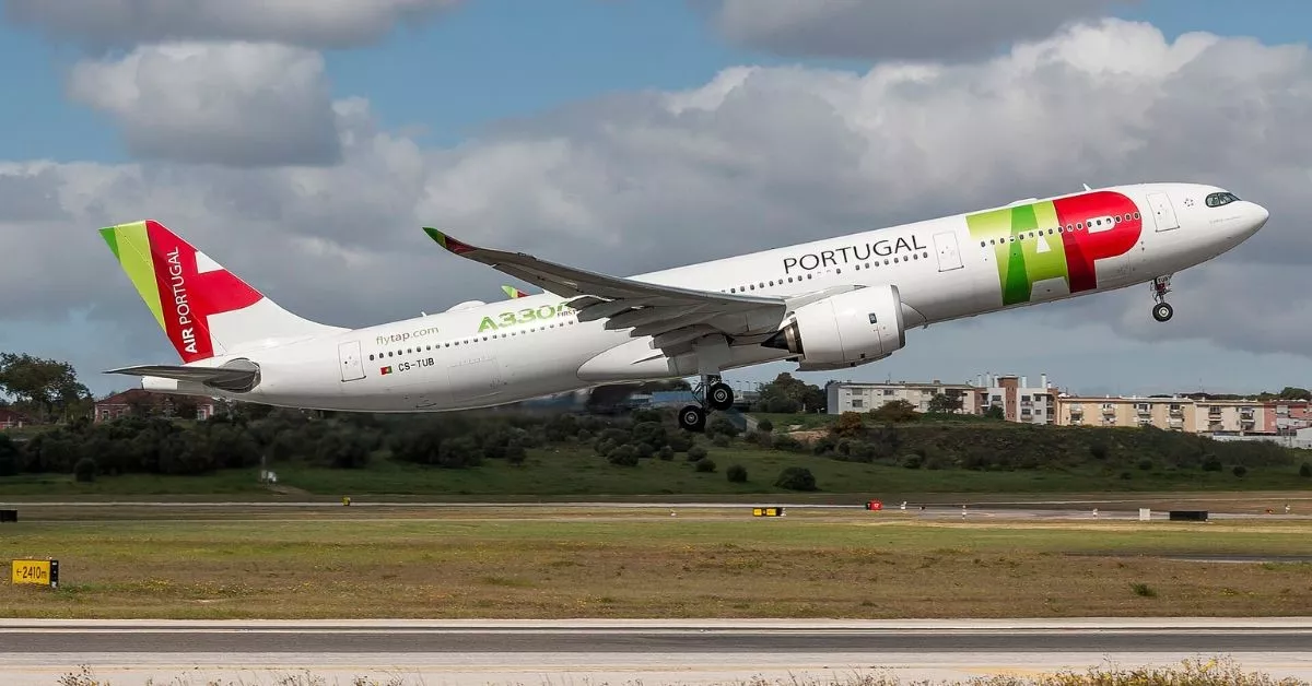 Imagen de archivo de un avión de TAP Air Portugal similar al que ha hecho el aterrizaje de emergencia en Gran Canaria. / ATLÁNTICO HOY