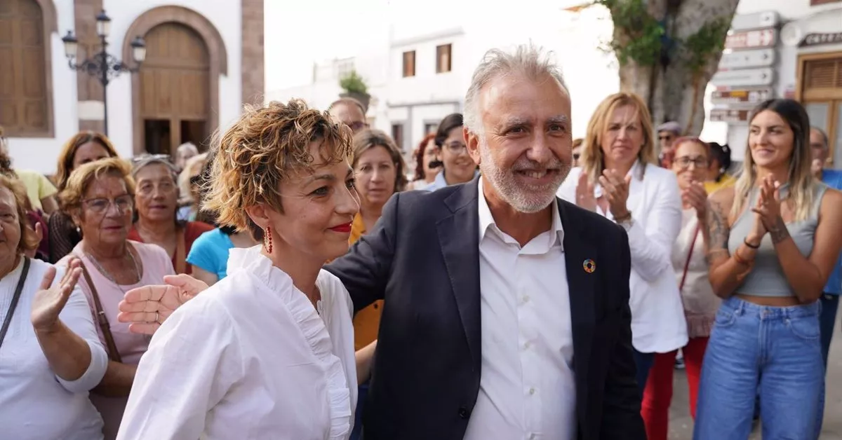 Imagen de Candelaria Mendoza junto a Ángel Víctor Torres / EUROPA PRESS Imagen de Candelaria Mendoza junto a Ángel Víctor Torres / EUROPA PRESS