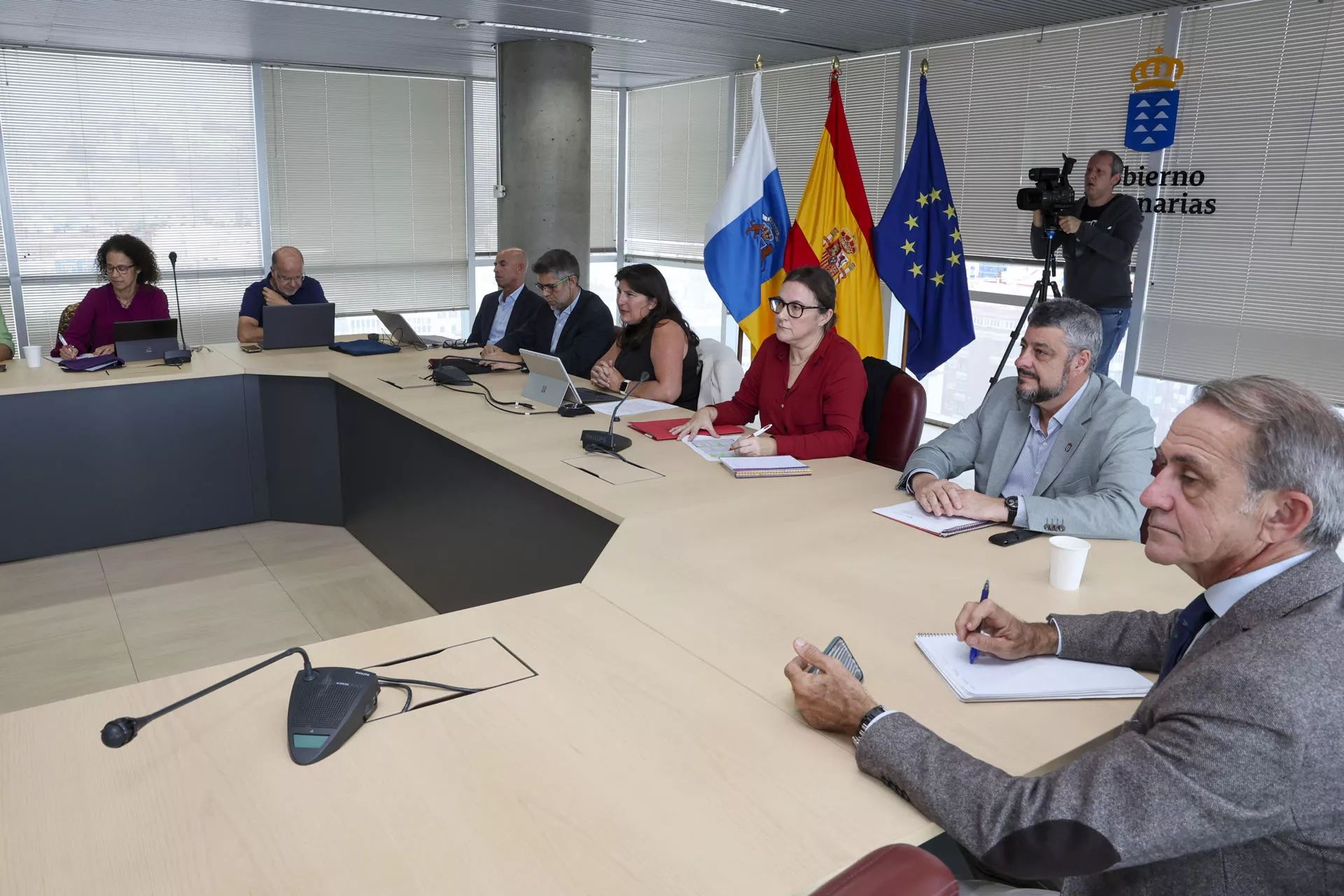 Canarias ajusta sus planes para parques eólicos marinos: equilibrio entre energía, pesca y turismo. / ELVIRA URQUIJO A.-EFE