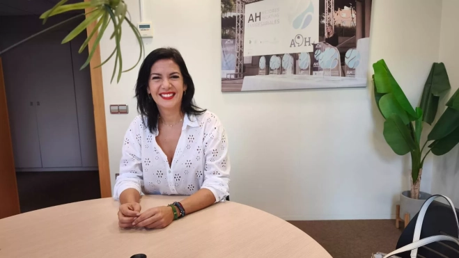 Evelyn Alonso en la redacción de Atlántico Hoy / AH