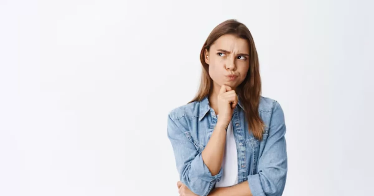 Imagen de una persona con expresión de duda / FREEPIK