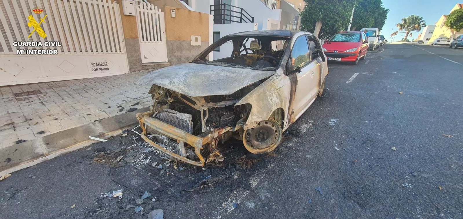 Coche incendiado por la mujer detenida en Gran Canaria./ CEDIDA