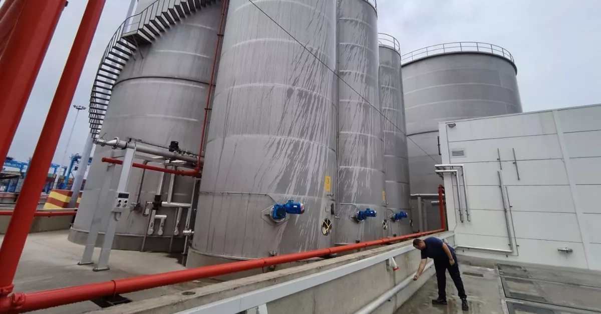 Tanques de la empresa Stormalda para almacenar aceite de pescado en el Puerto de Las Palmas. / ATLÁNTICO HOY