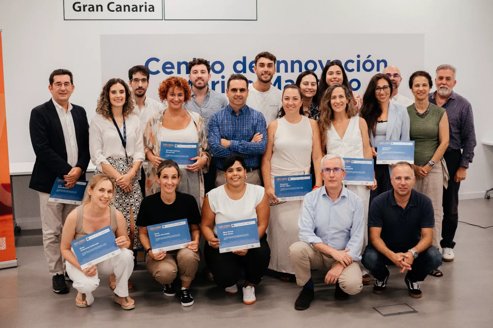 Foto de familia de la segunda promoción del curso de gestión portuaria impartido por Alfaship en el Puerto de Las Palmas. / ATLÁNTICO HOY