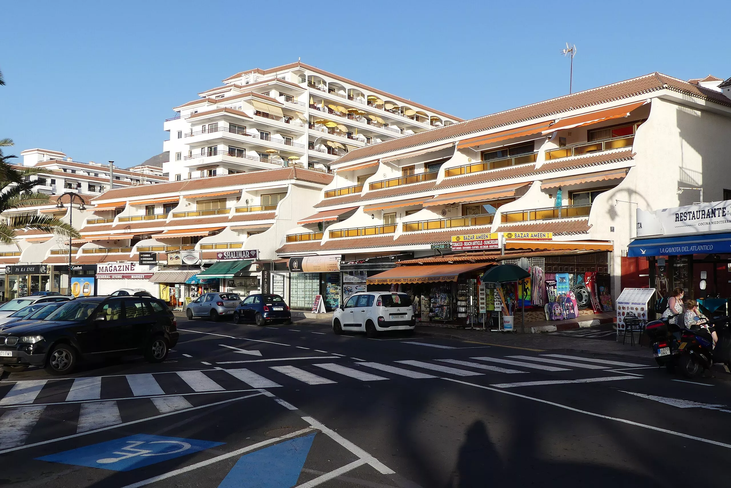 Avenida Marítima Puerto de Santiago en Los Gigantes./  