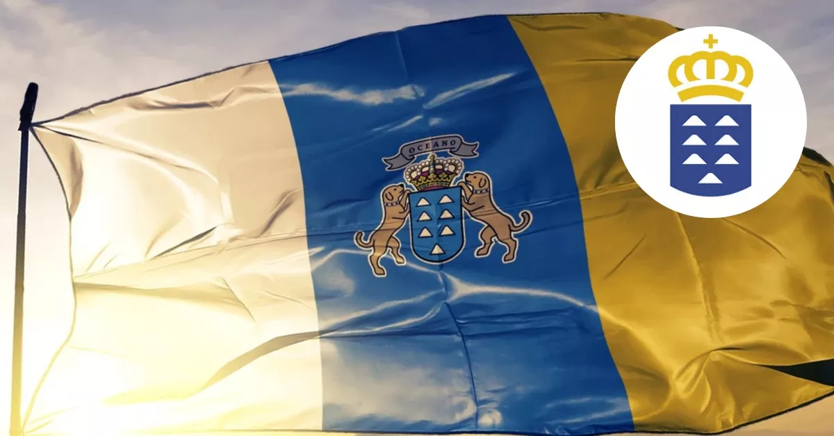 El Gobierno de Canarias simplificó el diseño del escudo tanto en edificios como en documentos oficiales, si bien el Estatuto de Autonomía sigue recogiendo a los perros (sin collar) como parte del mismo./ X. Elaboración propia.