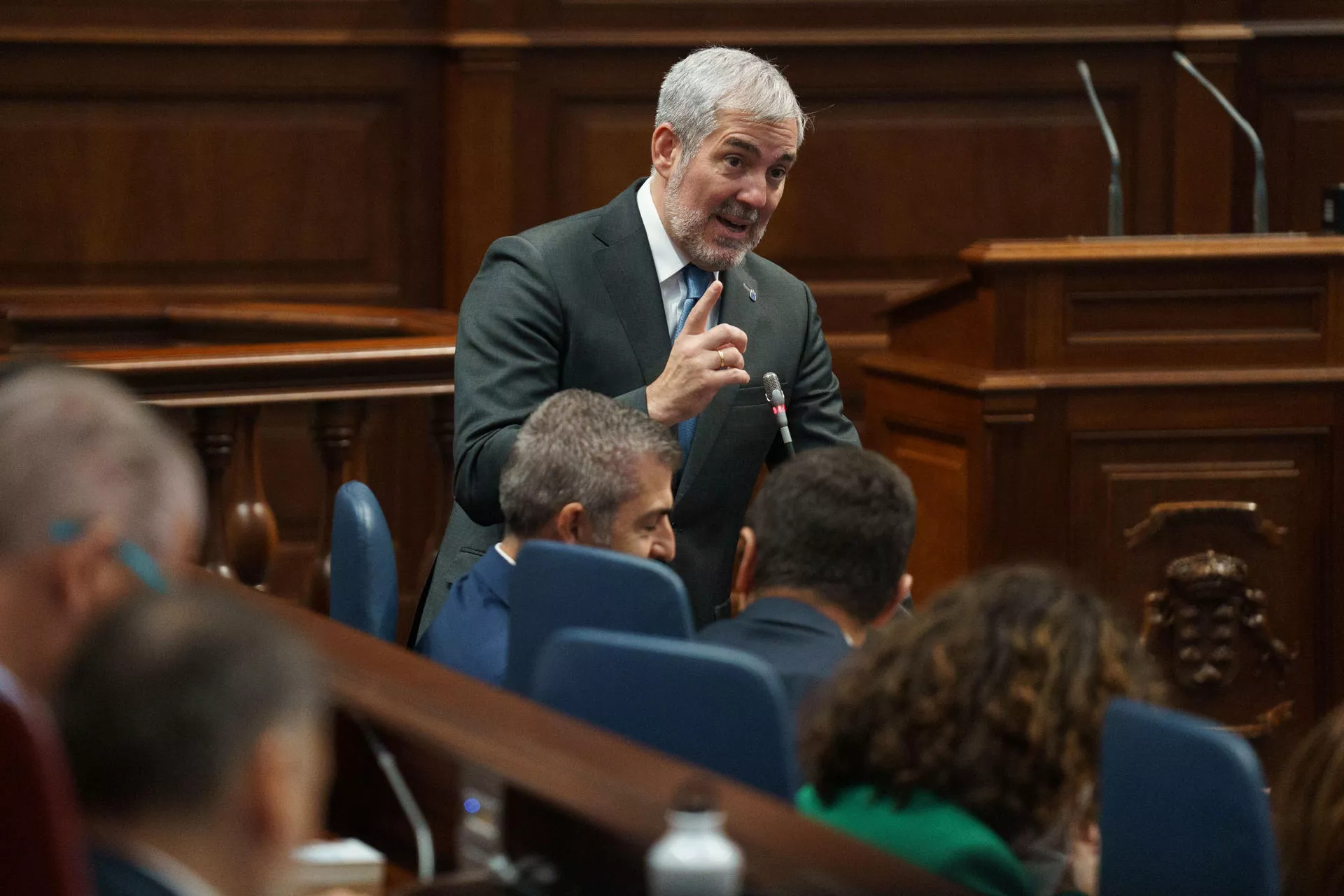 El presidente de Canarias, Fernando Clavijo, durante un pleno del Parlamento de Canarias./ EFE