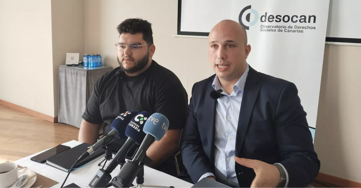 Emma Colao, directora de ODESOCAN, y Cristian Perdomo, analista de datos del Observatorio, durante la presentación del análisis de los presupuestos de Canarias / ODESOCAN