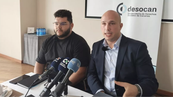 Emma Colao, directora de ODESOCAN, y Cristian Perdomo, analista de datos del Observatorio, durante la presentación del análisis de los presupuestos de Canarias / ODESOCAN