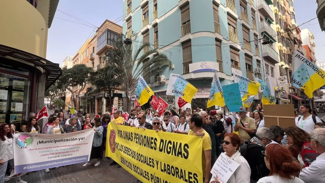 Manifestación contra el cambio de modelo del sistema de ayuda a domicilio de Santa Cruz / AH / BELA CABRERA