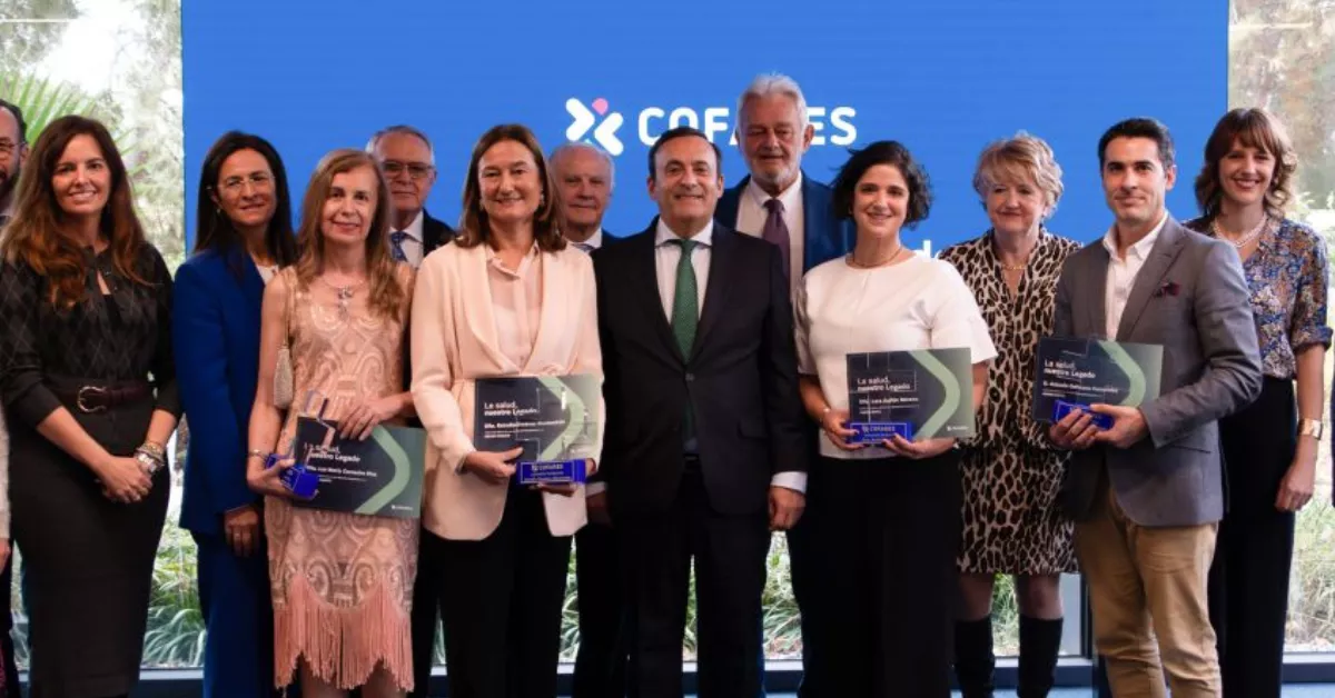 Imagen de los premiados en la campaña / COFARES