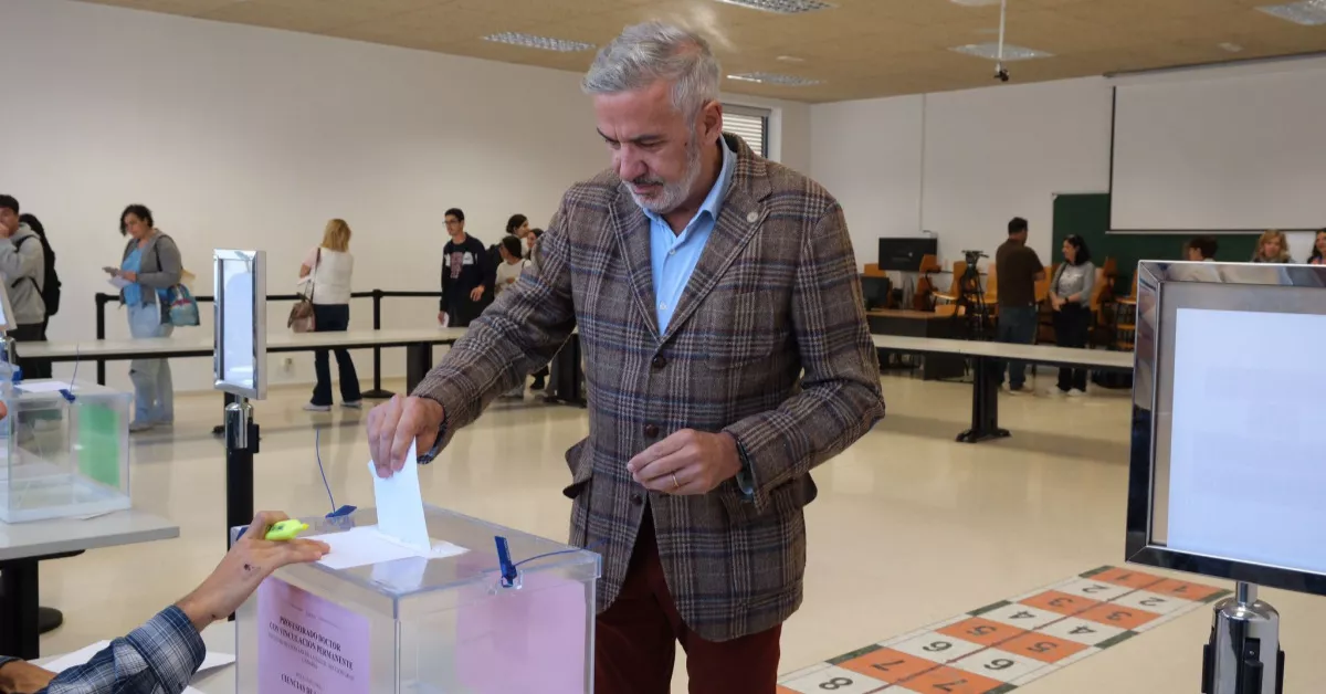 Lluís Serra acude a votar en la segunda vuelta / ULPGC