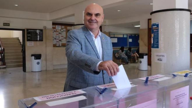 Gregorio Rodríguez votando en la segunda vuelta / ULPGC Gregorio Rodríguez votando en la segunda vuelta / ULPGC