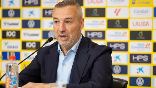 El precio del posible descenso: el impacto económico de una UD en Segunda. En la imagen, el presidente del club amarillo, Miguel Ángel Ramírez. / EFE