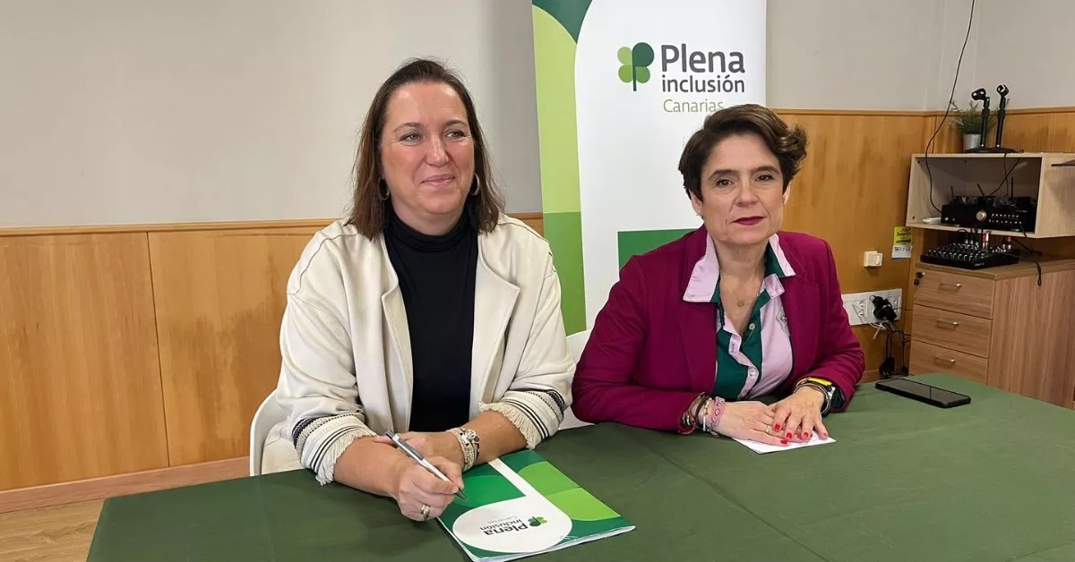 La gerente de Plena inclusión Canarias, Natalia Cañeque, y la gerente de Apanate, Victoria Gómez / AH / BELA CABRERA