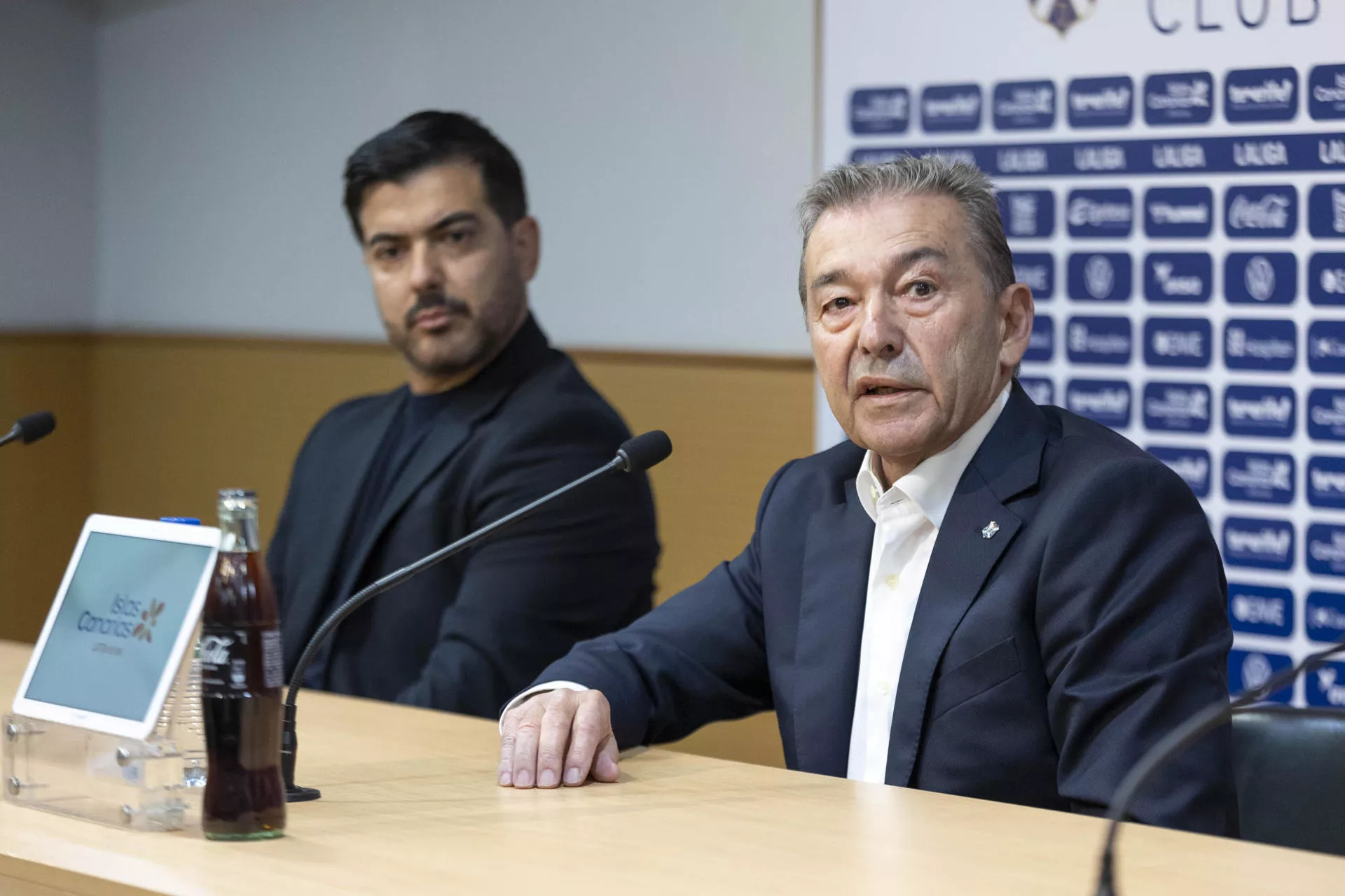 El presidente del CD Tenerife, Paulino Rivero, y Rayco García./ EFE