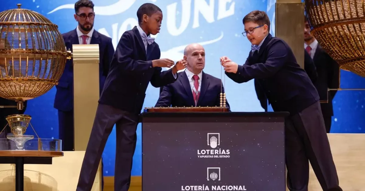 Los niños de San Ildefonso han cantado el primer quinto desde bien temprano / EFE 