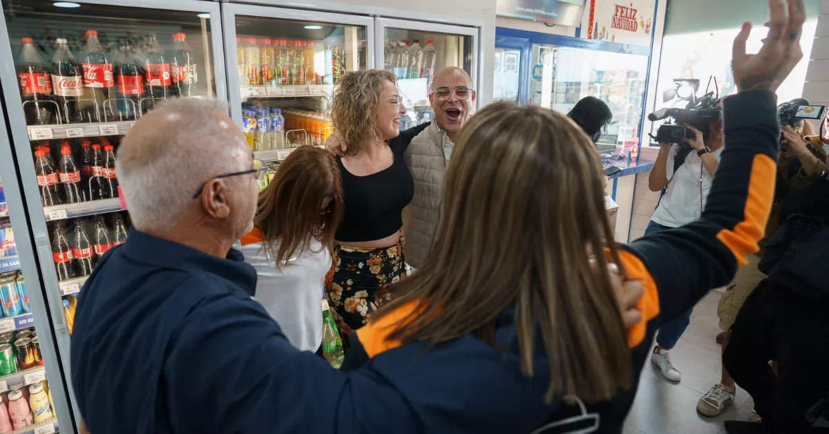 Propietarios y empleados de la gasolinera La Chasnera / EF