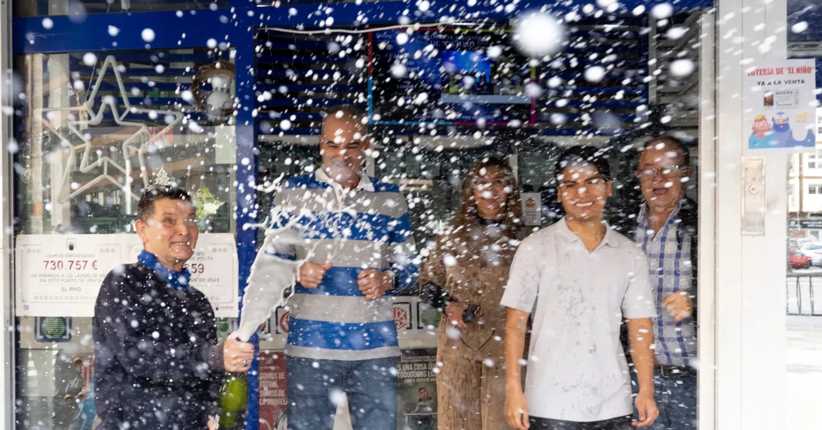 Después de tres décadas, esta Administración reparte un premio del Sorteo de Navidad / EFE