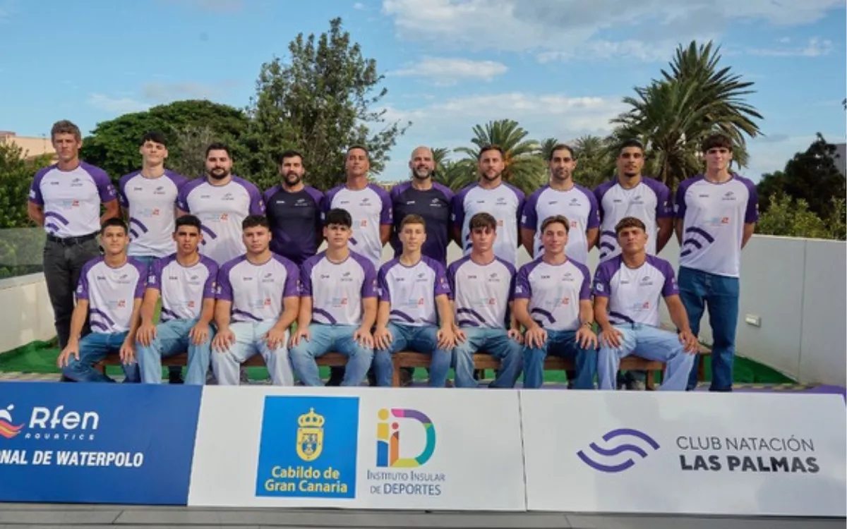 CN Las Palmas: los reyes del cloro en Canarias. En la imagen, su equipo de waterpolo. / AH