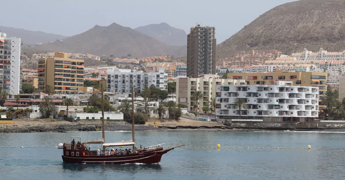 Vista  de varios hoteles en Tenerife. / ATLÁNTICO HOY