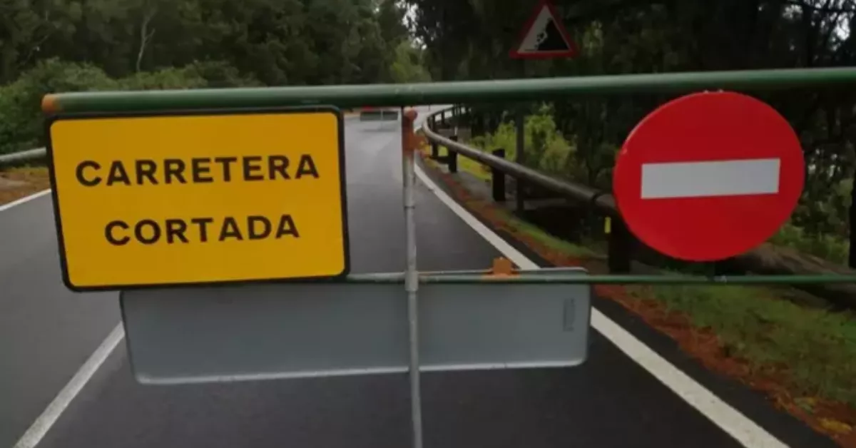 Carretera de acceso a la corona forestal del Teide cerrada./ CABILDO DE TENERIFE