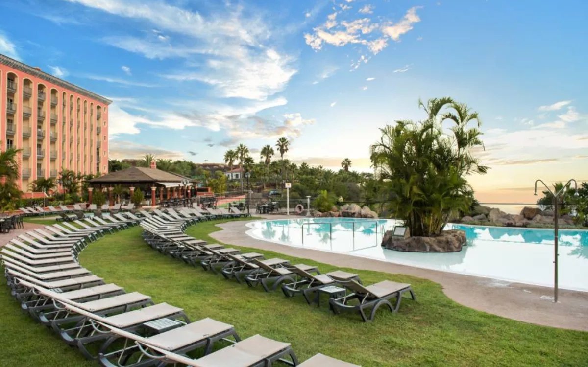 El Hotel Las Águilas de Puerto de la Cruz, pieza clave en la estrategia de venta de Apollo por 300 millones. / AH