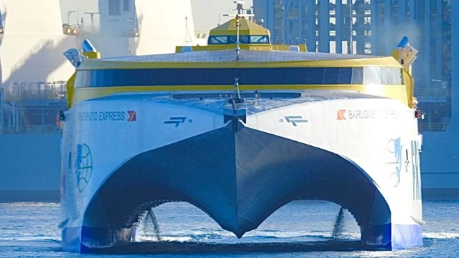 Detalle de la proa del 'Barlovento Express', en el Puerto de Las Palmas. / NICOLÁS AROCHA