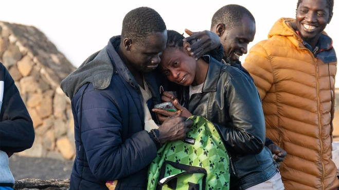 Migrantes llegados a Canarias durante el último fin de semana de 2024 en cayuco./ EFE/ Adriel Perdomo