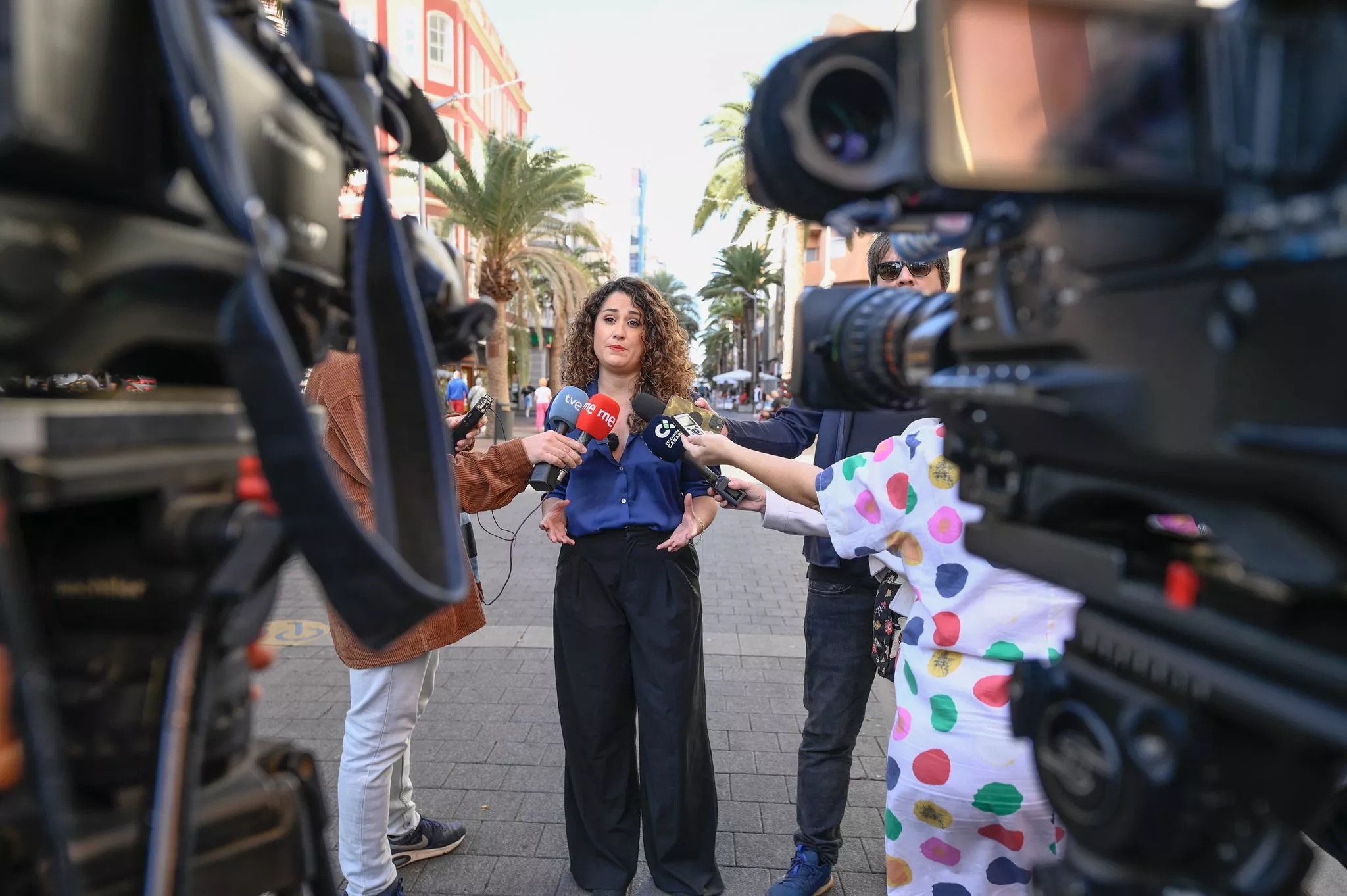 La secretaria de Política Económica y Transformación Digital del PSOE, Enma López, atiende a los medios en Las Palmas de Gran Canaria./ PSOE La secretaria de Política Económica y Transformación Digital del PSOE, Enma López, atiende a los medios en Las Palmas de Gran Canaria./ PSOE