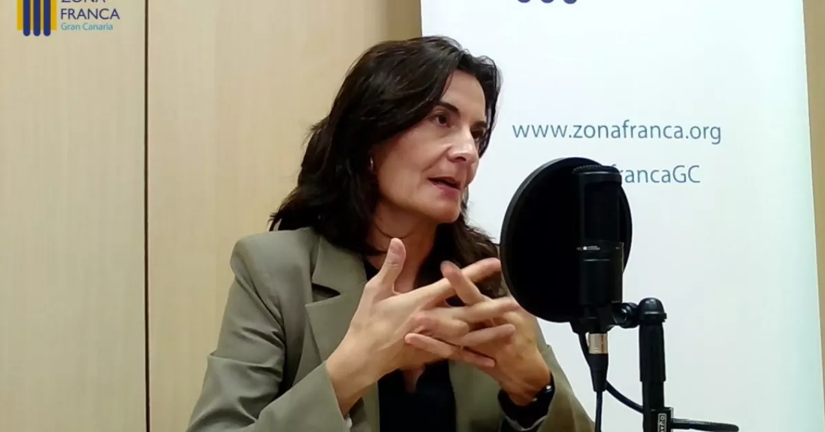 La presidenta de la Agencia Tributaria Canaria, Raquel Peligero, en el podcast de la Zona Franca de Gran Canaria./ CEDIDA