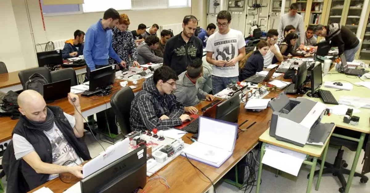 Estudiantes de FP Dual / EFE