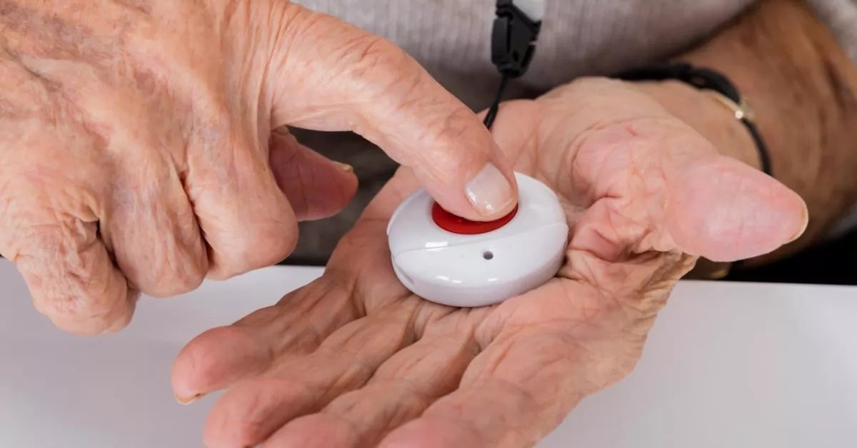 Dispositivos de teleasistencia como los que licita Canarias./ CAM